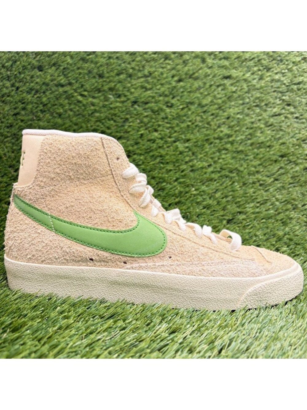Nike Blazer Mid '77 Vintage Womens Size 9.5 Beige Green Athletic Shoes Sneakers